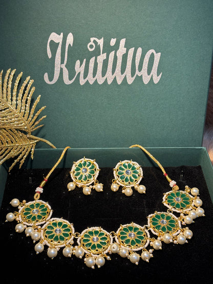 BEAUTIFUL GREEN NECKLACE SET TRADITIONALLY DESIGNED