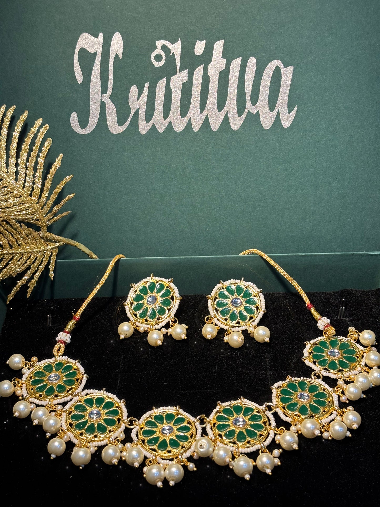 BEAUTIFUL GREEN NECKLACE SET TRADITIONALLY DESIGNED