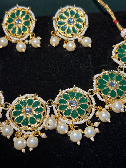 BEAUTIFUL GREEN NECKLACE SET TRADITIONALLY DESIGNED