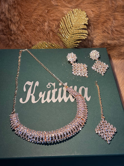 GORGEOUS ROSE GOLD SLEEK PATTERN CHOKER SET