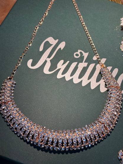 GORGEOUS ROSE GOLD SLEEK PATTERN CHOKER SET