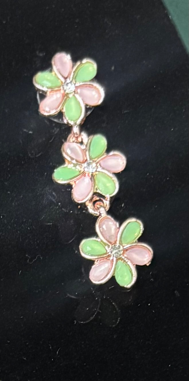 MAGNIFICENT FLORAL DESIGNED FLAMINGO PINK AND GREEN NECKLACE SET