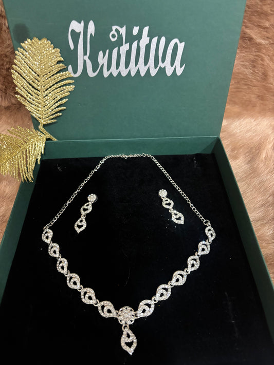 GORGEOUS PREMIUM SILVER STONE NECKLACE SET