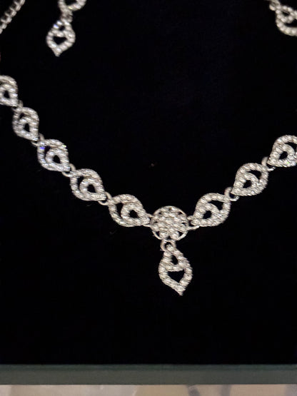 GORGEOUS PREMIUM SILVER STONE NECKLACE SET