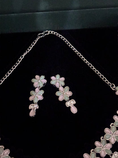 GLORIOUS PINK AND GREEN FLORAL DESIGN NECKLACE SET