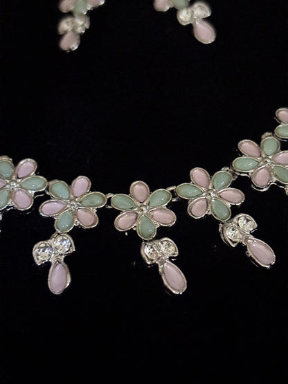 GLORIOUS PINK AND GREEN FLORAL DESIGN NECKLACE SET
