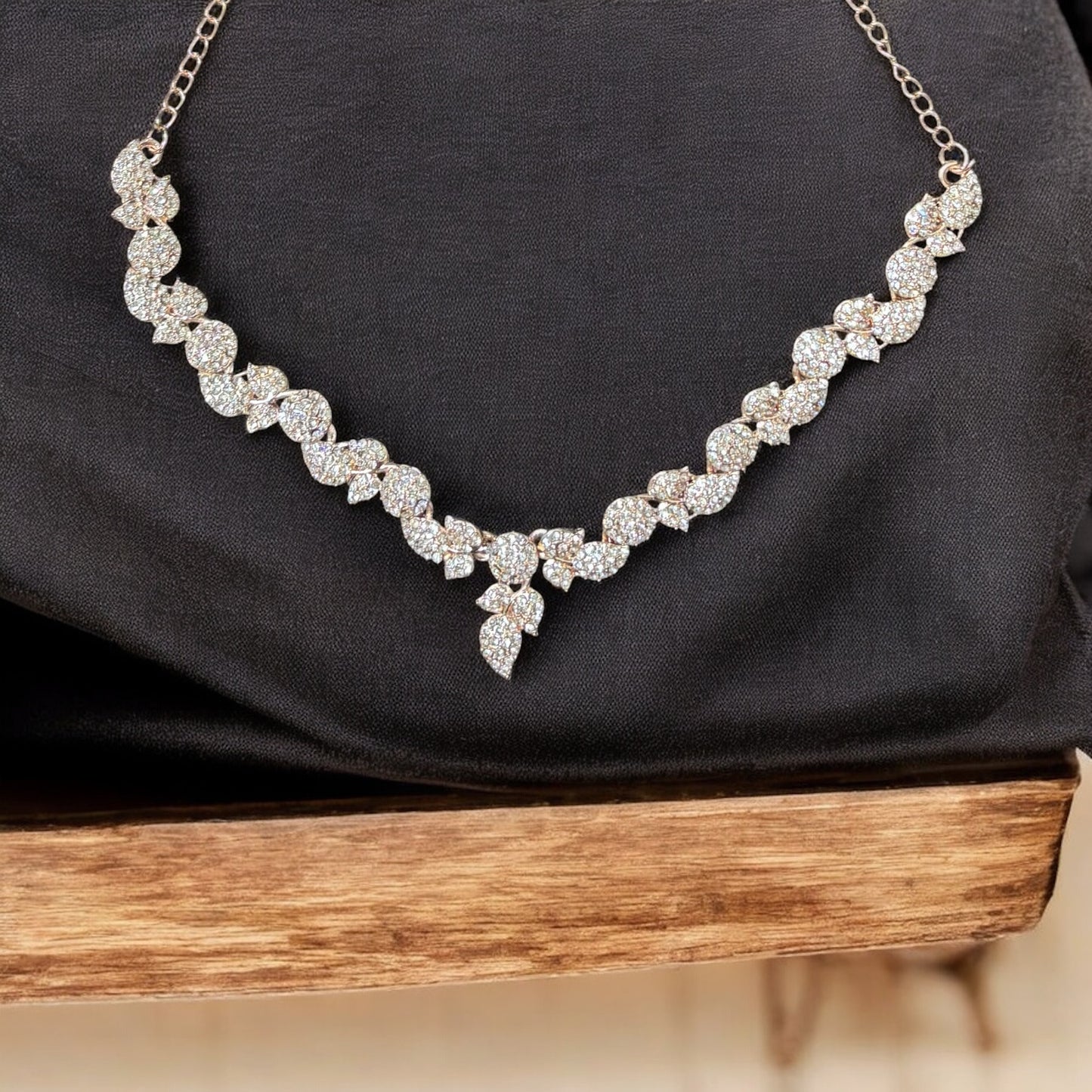 BEAUTIFULLY DESIGNED ROSE GOLD NECKLACE SET