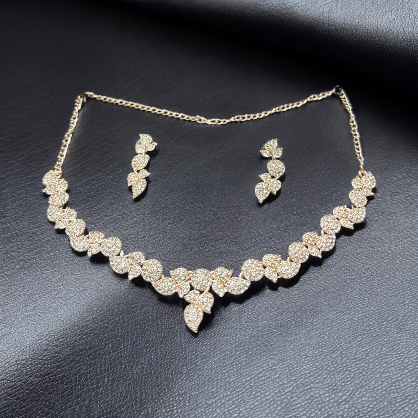 BEAUTIFULLY DESIGNED ROSE GOLD NECKLACE SET